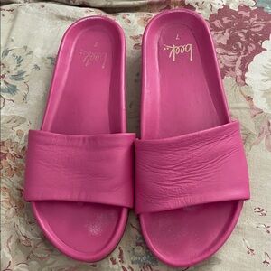 Beeks Gallito slides in hibiscus (hot pink)
Great condition.